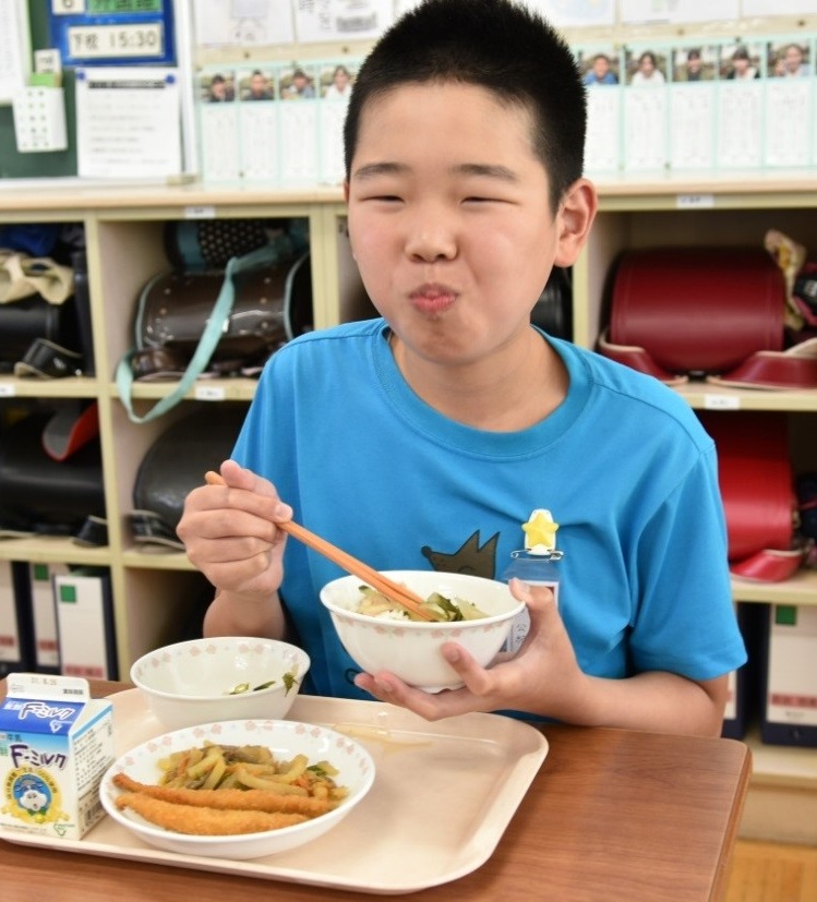 7.15郷土料理の鶏ぼっかけが学校給食で登場2