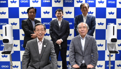 8.15.7.12体温計付アルコールディスペンサーの寄付贈呈
