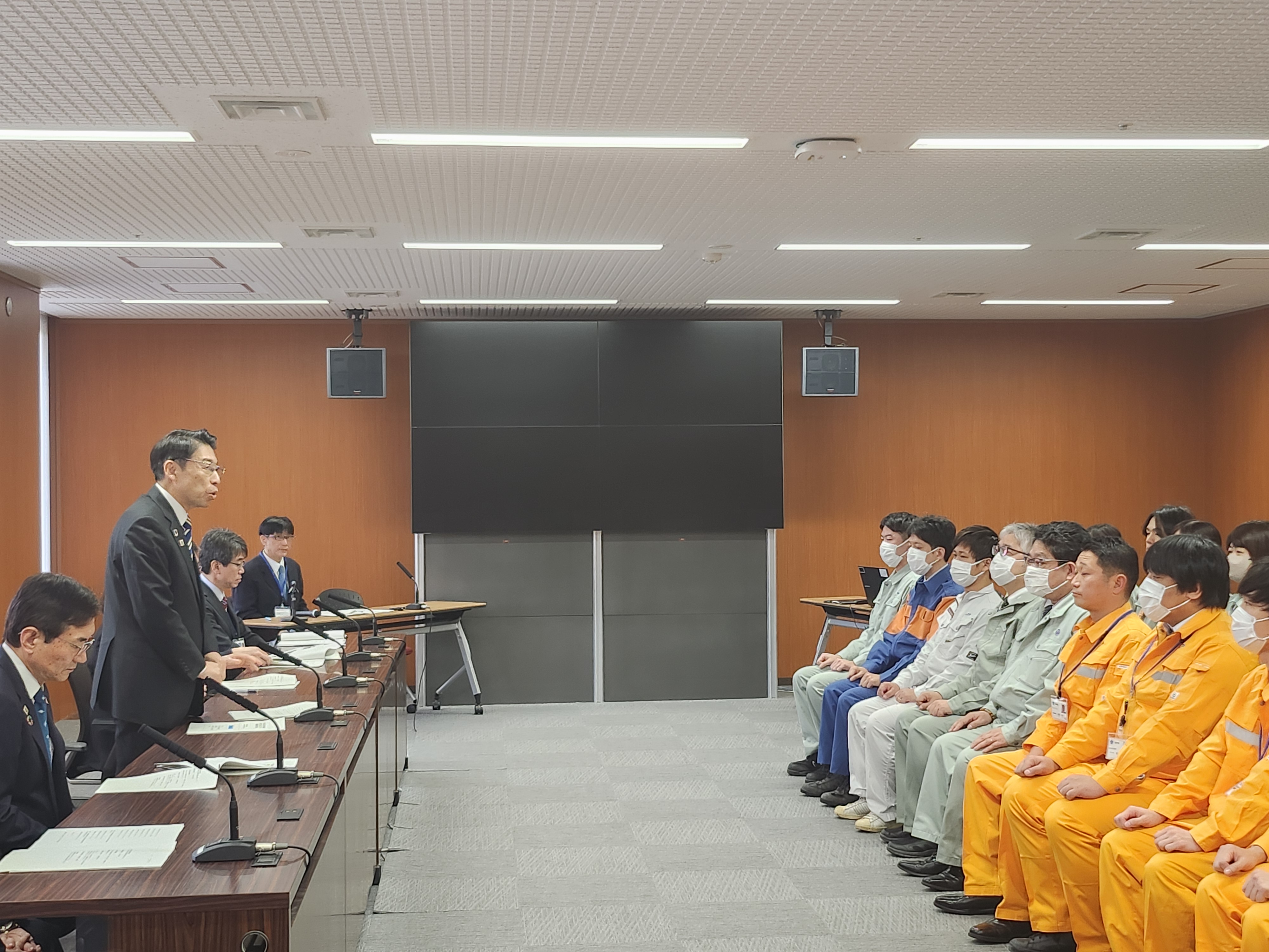 県出発式
